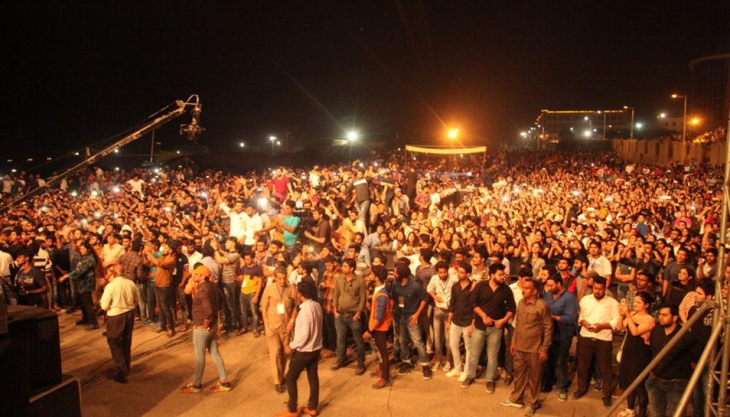 More than 25K students croon on the beats of ‘Farhan Live’ at Manav Rachna (1)