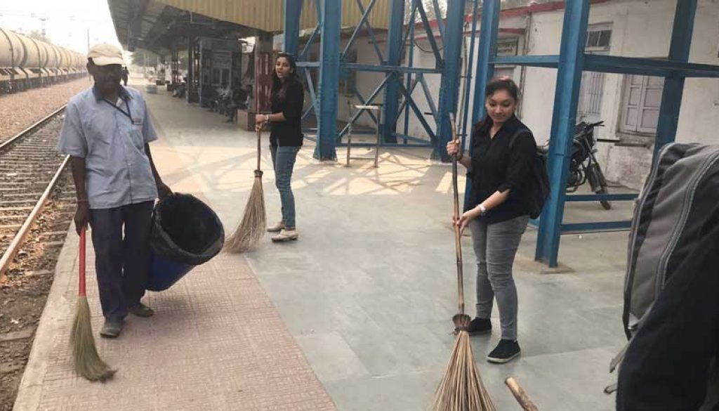 Cleanliness-Drive-at-Old-Faridabad-Railway-Station