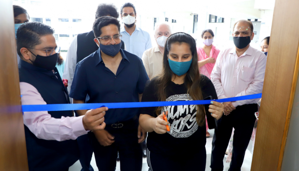 L to R (Dr Amit Bhalla, Dr Prashant Bhalla, Ms Sanya Bhalla, Dr Naresh Grover)